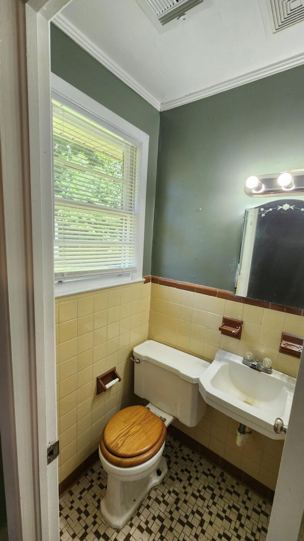 607 Sherrie Lane Photo 17