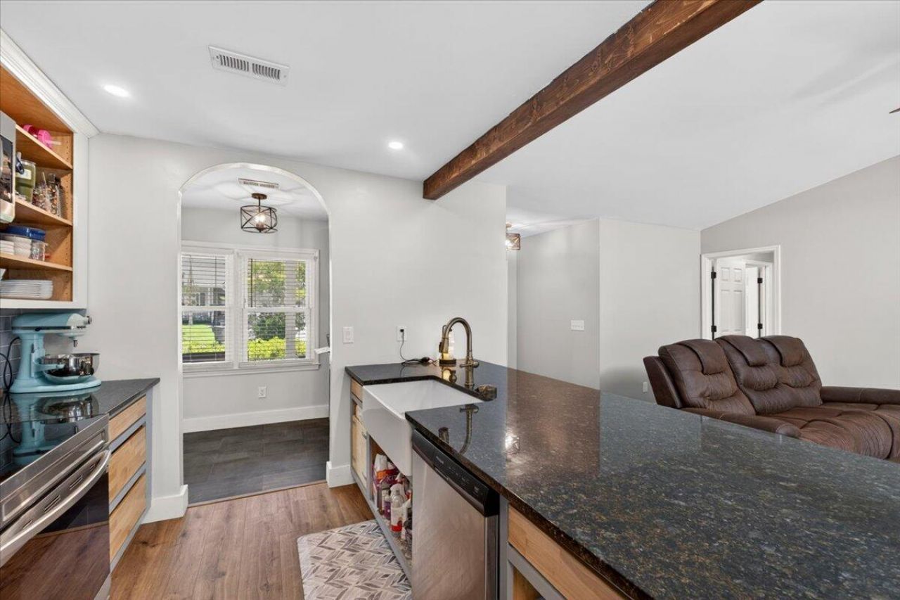 324 Houston Drive Photo 18