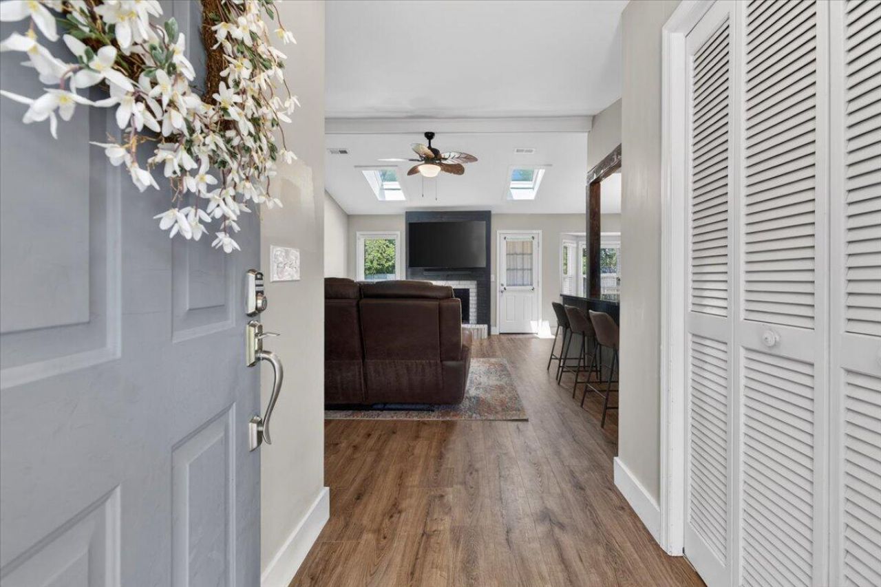 324 Houston Drive Photo 4
