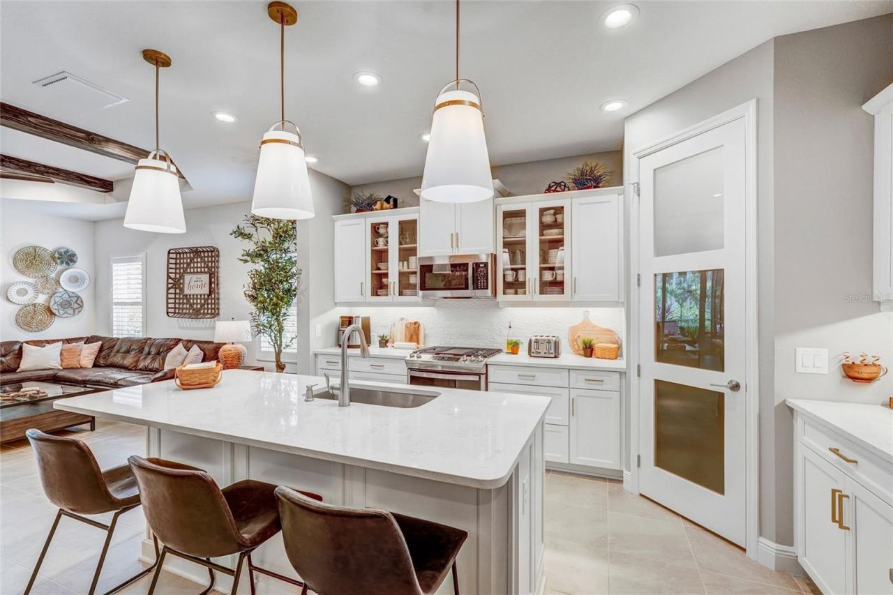 10233 Lake Wales Circle, Sarasota, FL 34241 Photo