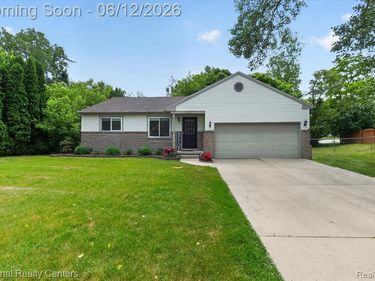 34377 Colfax Drive, Farmington Hills, MI 48335