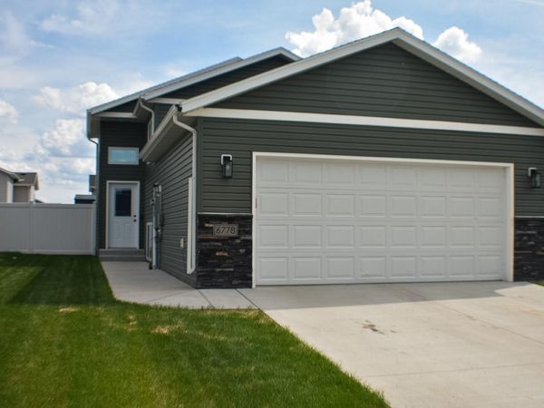 6778 69th Avenue S, Horace, ND 58047