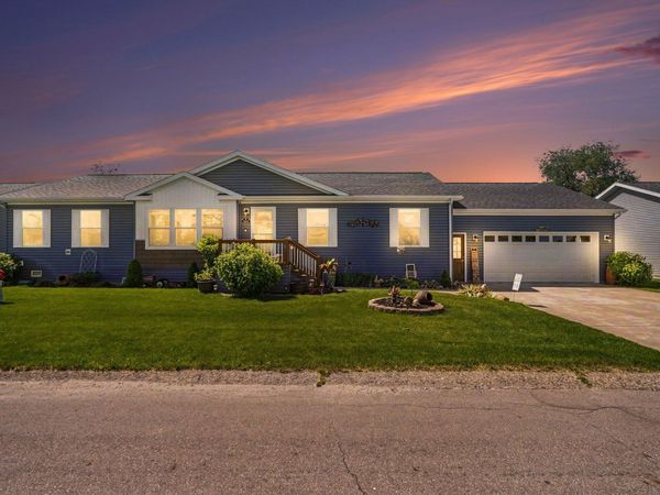 3676 Hollyfield Drive, Cedar Springs, MI 49319