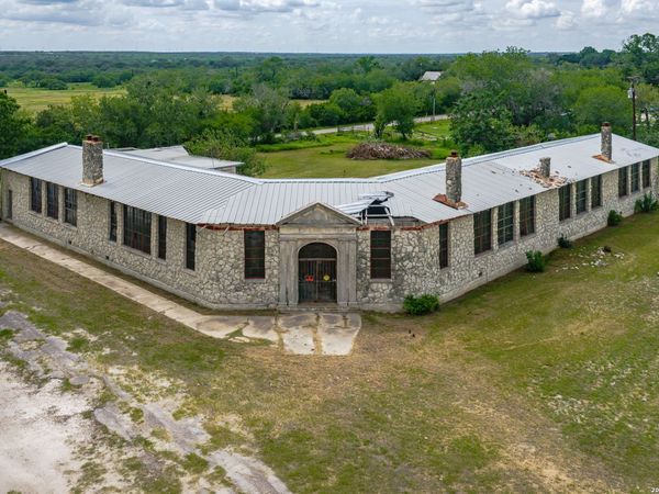 8589 US HIGHWAY 181, Tuleta, TX 78162