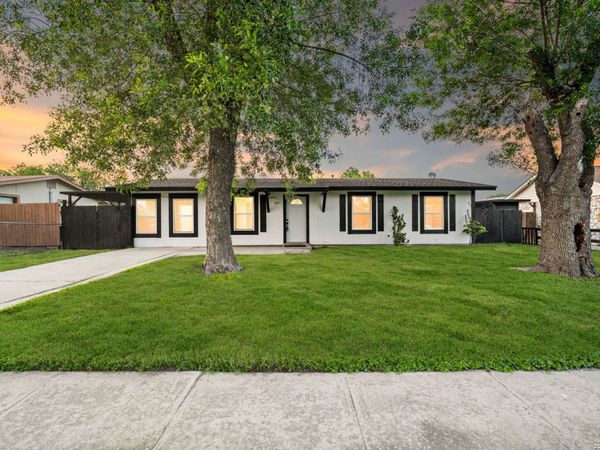5871 Castle Lk, San Antonio, TX 78218