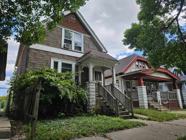4050 N 6TH St, Milwaukee, WI 53212