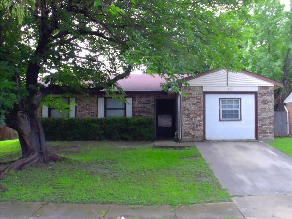 726 Holliday Lane , Duncanville, TX 75116