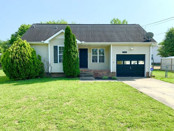355 Broadmore Dr , Clarksville, TN 37042