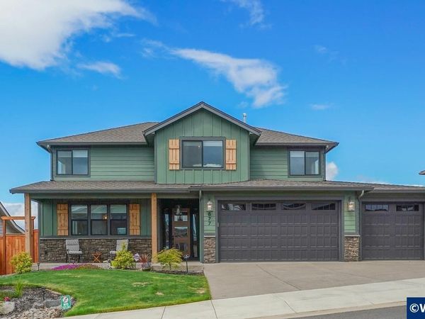 677 NW Crater Lake Dr, Dallas, OR 97338