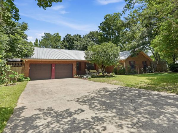 128 Twin Oak Drive, Crestview, FL 32536