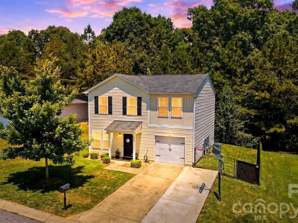3938 Hemingway Drive NW, Hickory, NC 28601
