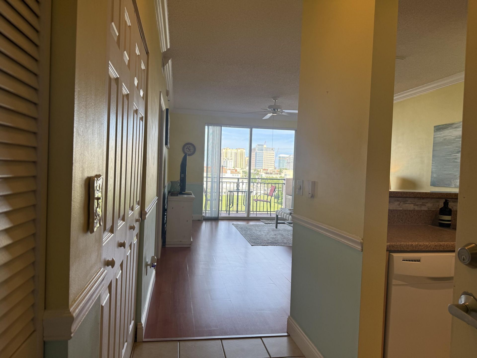 616 Clearwater Park Road, Unit 607, West Palm Beach, FL 33401 Photo