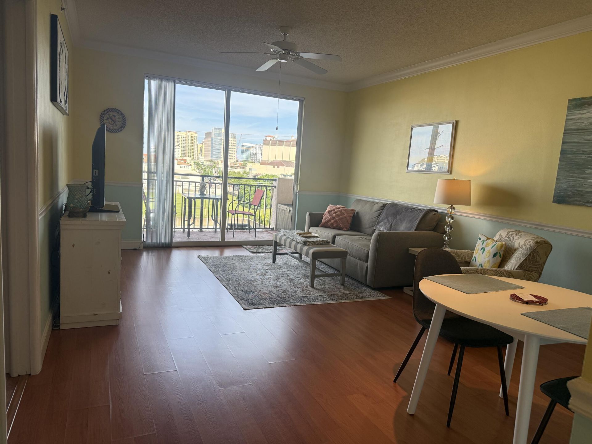 616 Clearwater Park Road, Unit 607, West Palm Beach, FL 33401 Photo