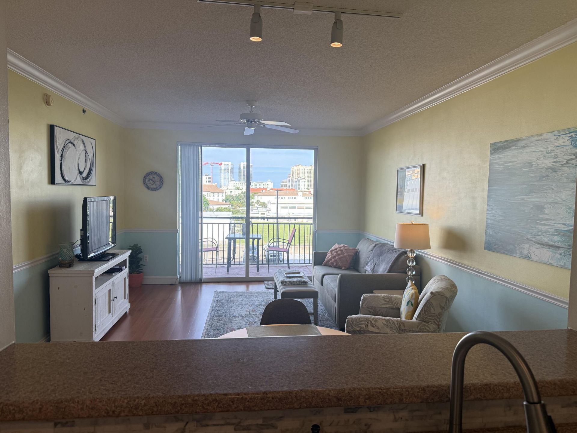616 Clearwater Park Road, Unit 607, West Palm Beach, FL 33401 Photo