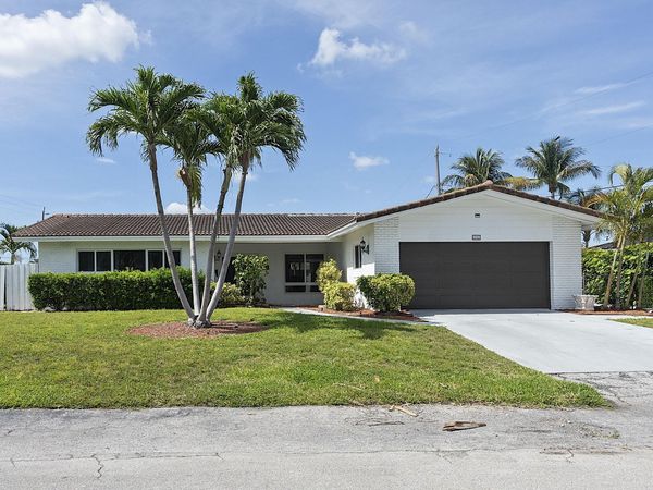 2910 NE 40th Court, Lighthouse Point, FL 33064