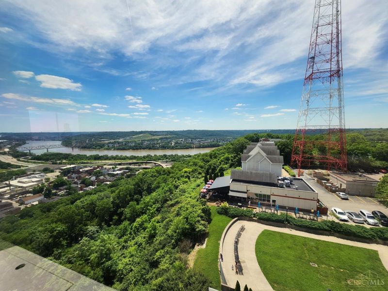 810 Matson Place, Unit 807, Cincinnati, OH 45204 Photo 4