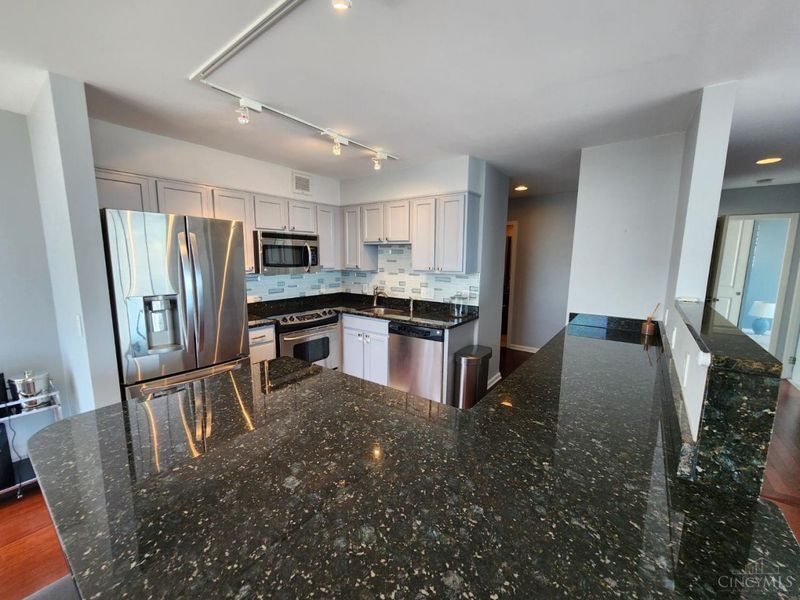 810 Matson Place, Unit 807, Cincinnati, OH 45204 Photo 9