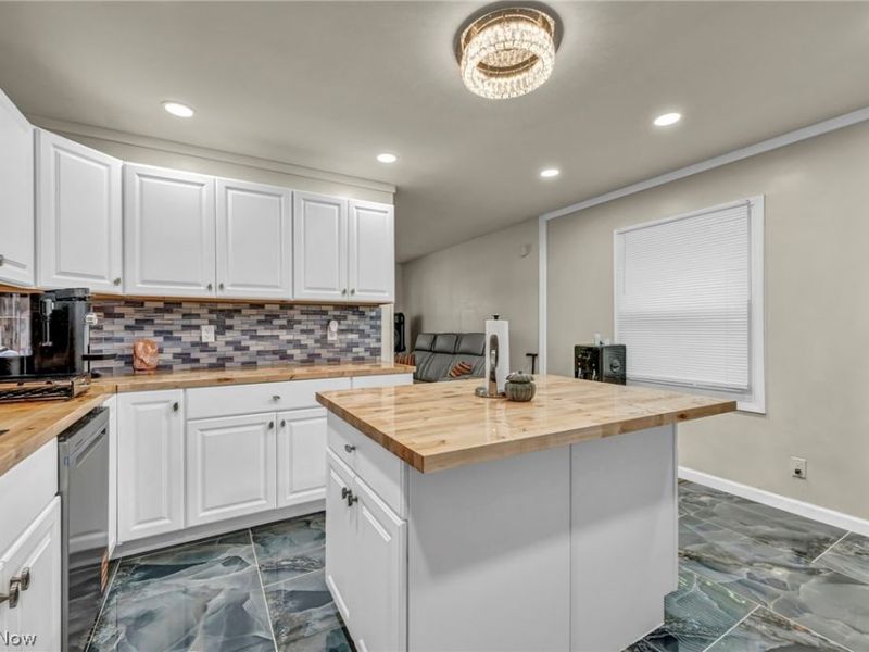 1863 Deerfield Avenue SW, Warren, OH 44485 Photo 2