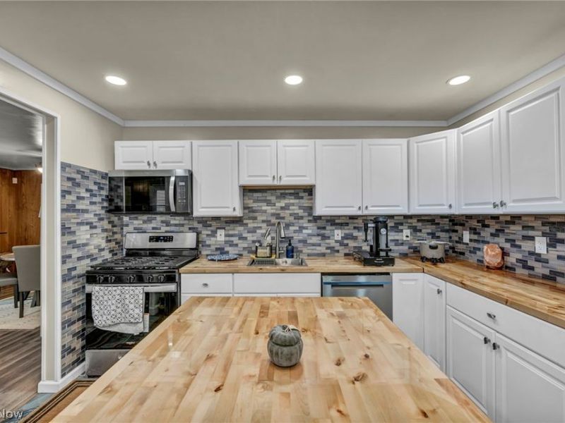 1863 Deerfield Avenue SW, Warren, OH 44485 Photo 4