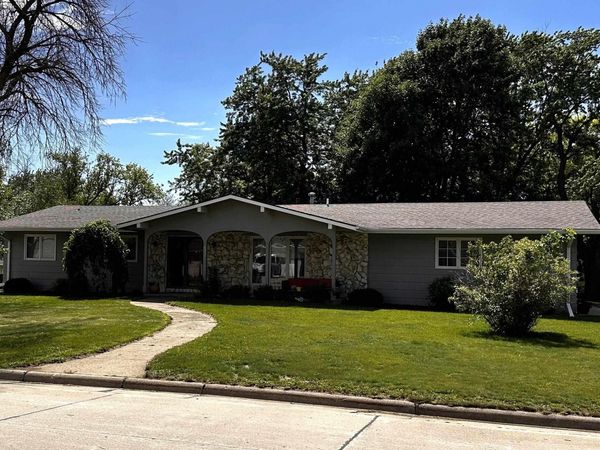 602 Kansas Ave SW, Orange City, IA 00000