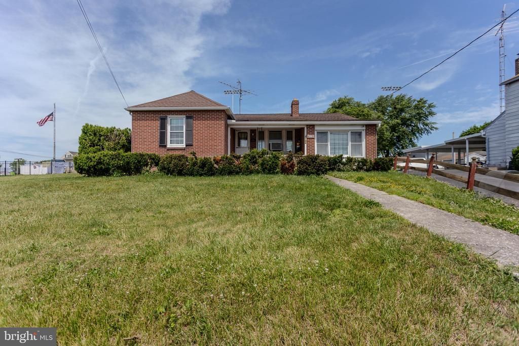 106 BERLIN ROAD, NEW OXFORD, PA 17350