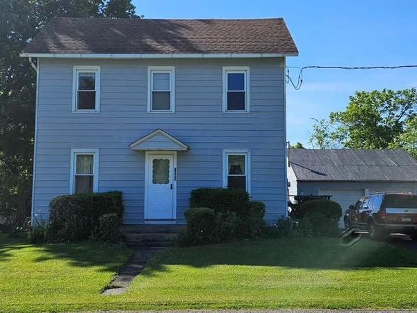 1395 KUMRY ROAD, PENNSBURG, PA 18073