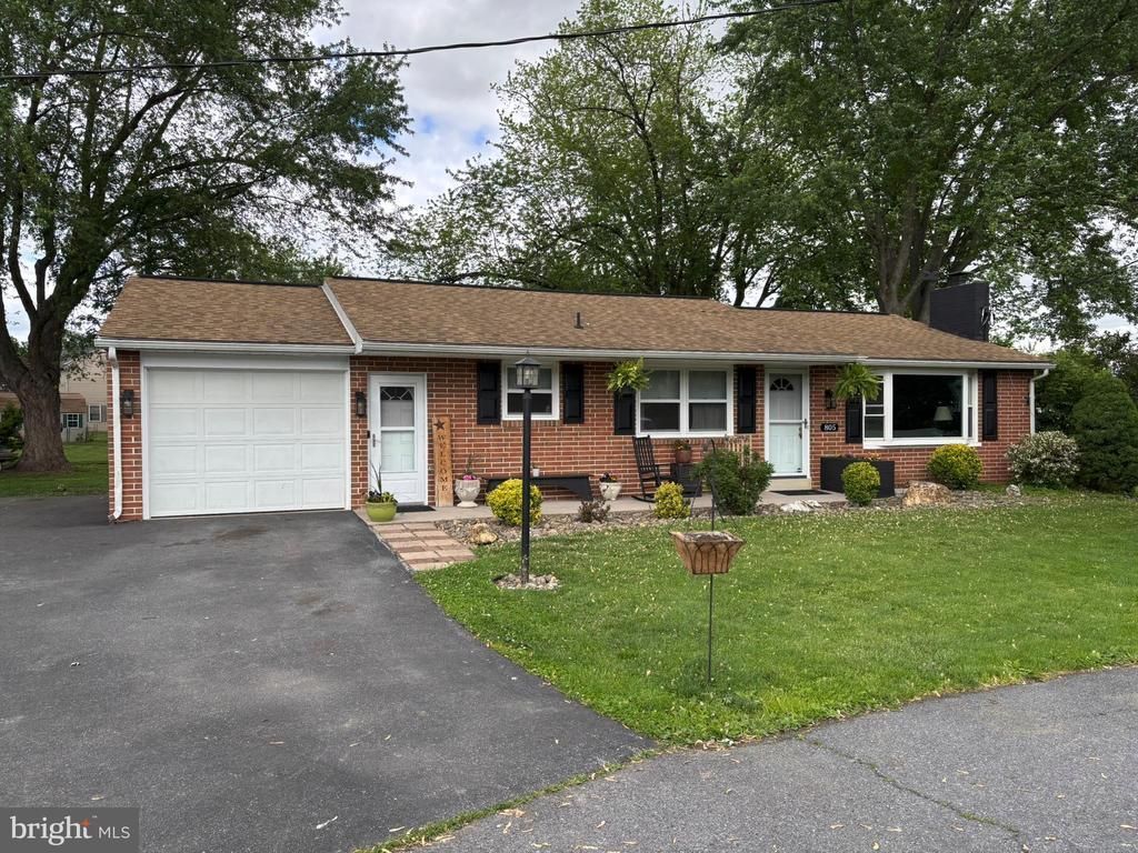 805 Sentz Drive, Mount Joy, PA 17552 Main Photo
