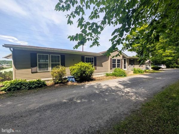 180 ST CLAIR AVENUE , POTTSVILLE, PA 17901