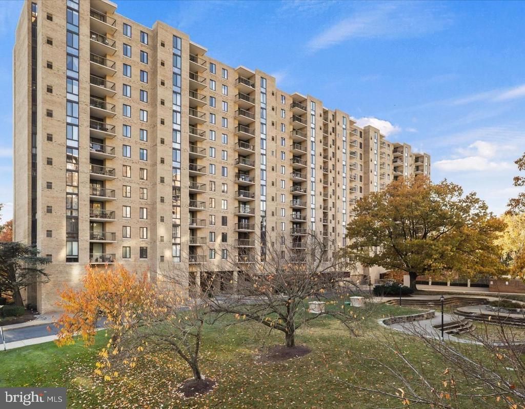 4500 S Four Mile Run Drive, Unit 834, Arlington, VA 22204 Main Photo