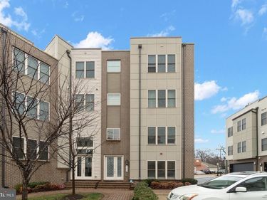 113 DYER CT., HERNDON, VA 20170
