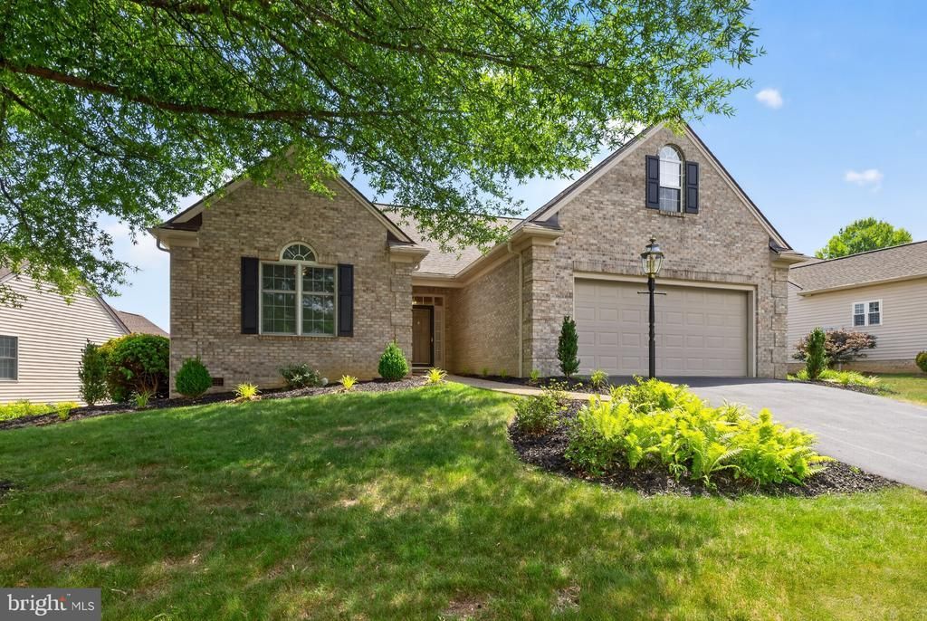 764 Governors Way, Waynesboro, VA 22980 Main Photo