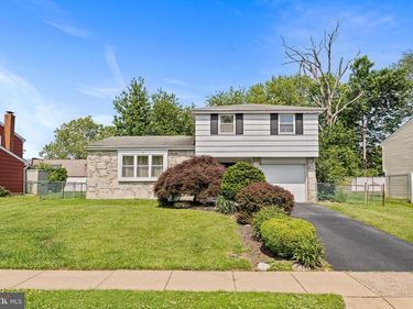 1669 RADBURN ROAD, BENSALEM, PA 19020