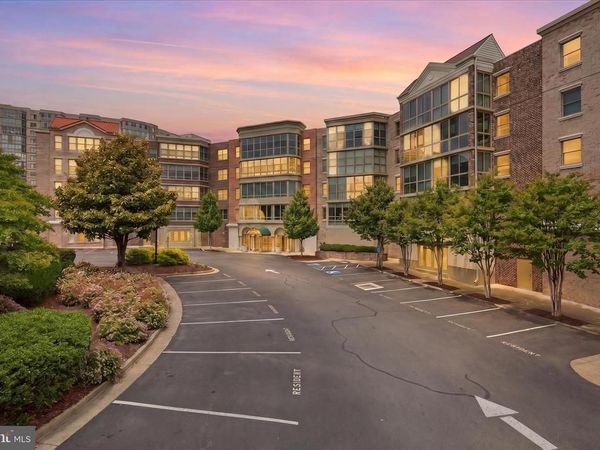 19350 MAGNOLIA GROVE SQUARE, Unit 201, LEESBURG, VA 20176