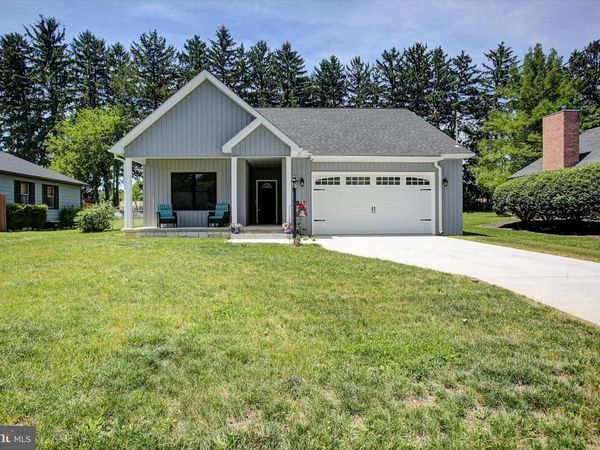 CHAMBERSBURG, PA 17201