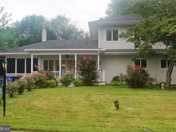 105 ROBIN HOOD LANE, ASTON, PA 19014