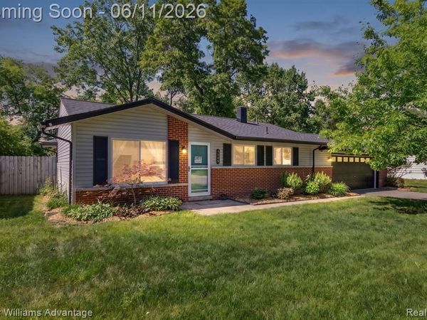 6589 Doyon Drive S, Waterford Twp, MI 48327