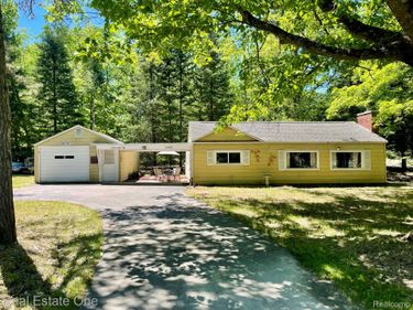 2596 E Fox Road, Alcona Township, Mi 48742