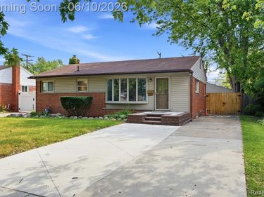 8245 Roosevelt Street, Taylor, MI 48180