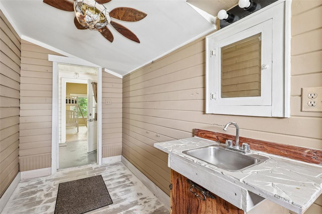3701 E Warm Springs Ave, Coleman, FL 33521 Photo