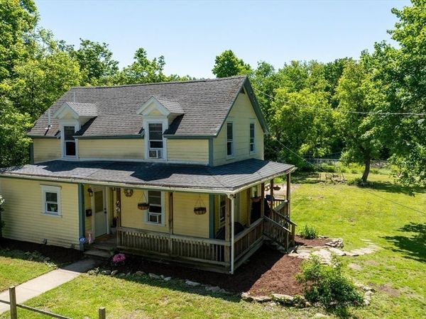 138 Charlton St, Southbridge, MA 01550