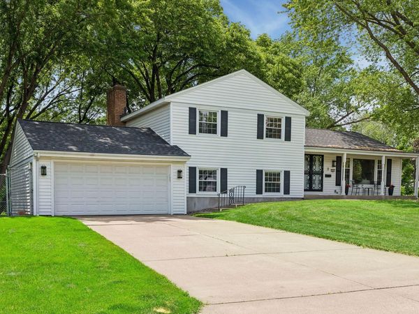 2095 Kelly Drive , Golden Valley, MN 55427