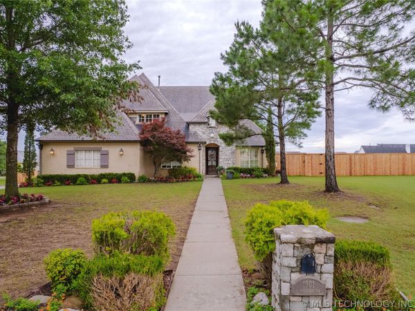 1901 E Woodland Circle, Muskogee, OK 74403