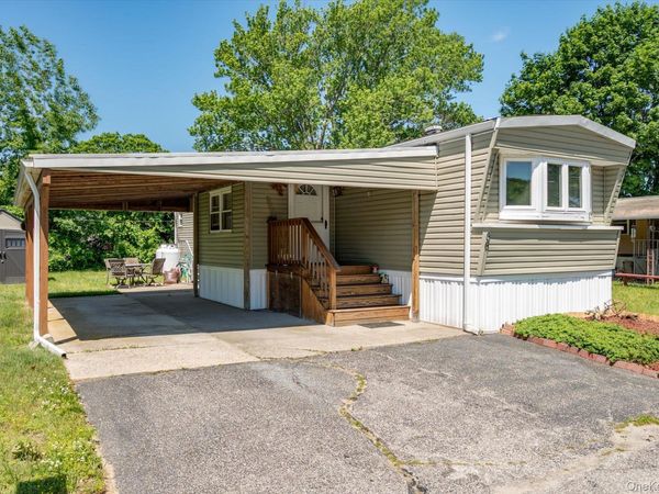 66 Minuteman Drive , Bohemia, NY 11716
