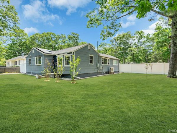 94 E Bay Avenue , Hampton Bays, NY 11946