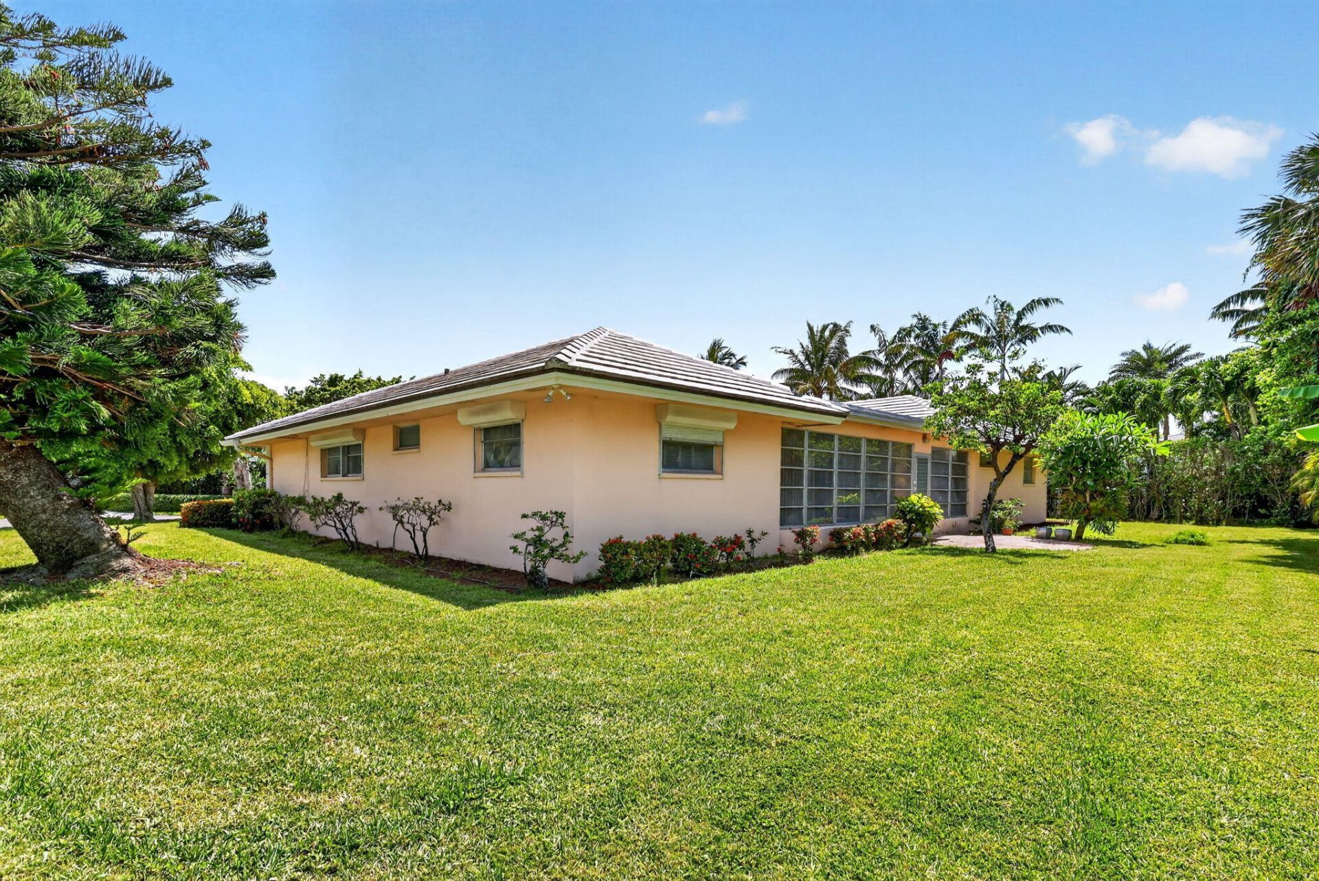 217 Plantation Road, Palm Beach, FL 33480 Photo