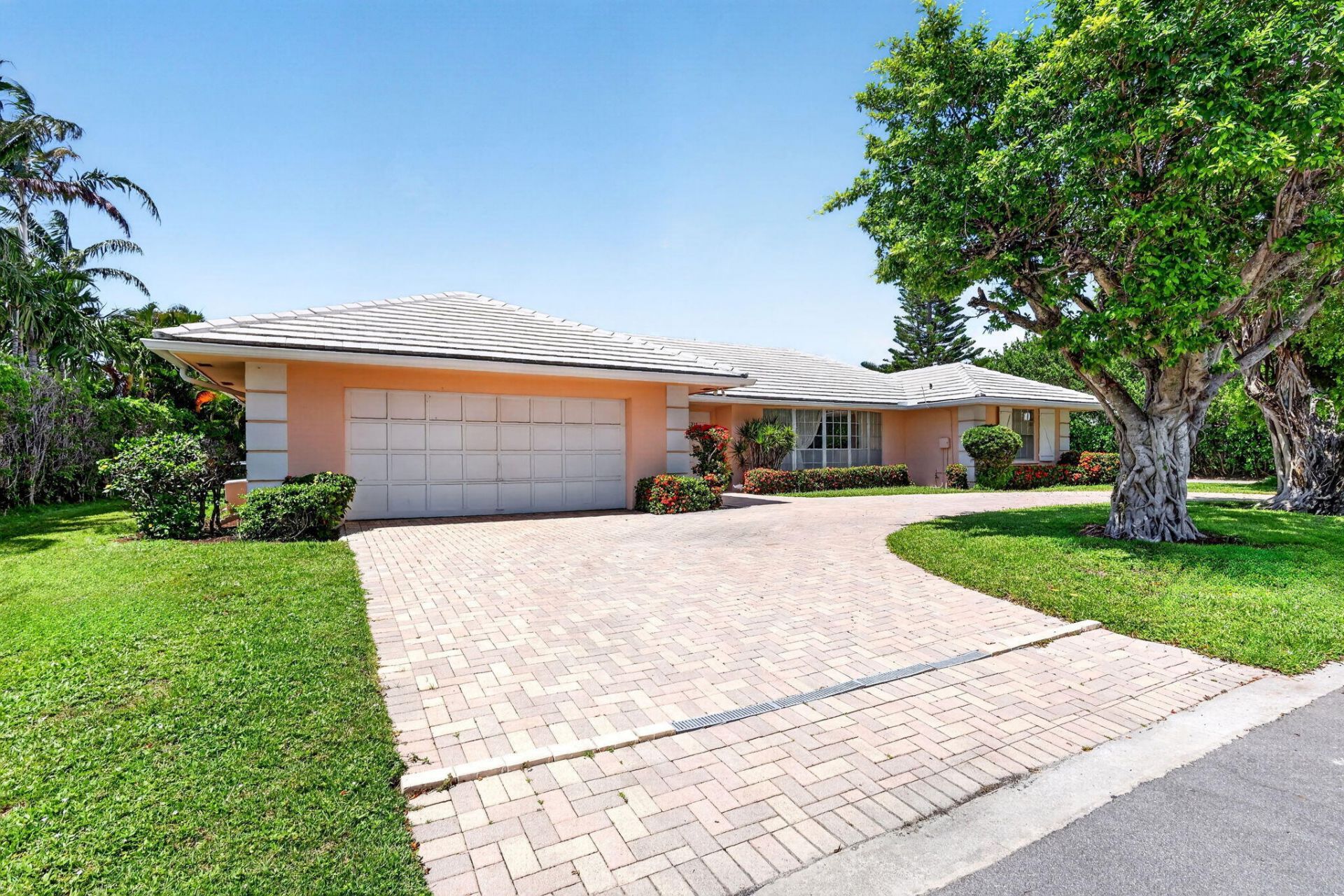 217 Plantation Road, Palm Beach, FL 33480 Photo