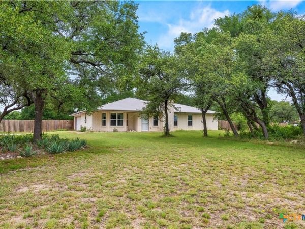 8827 E Highway 190 , Lampasas, TX 76550