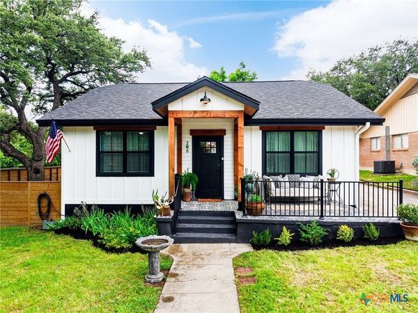208 S Spring Street , Lampasas, TX 76550