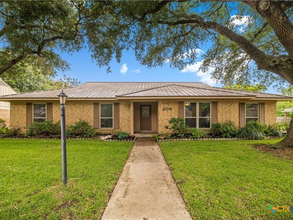 208 Berkshire Lane , Victoria, TX 77904