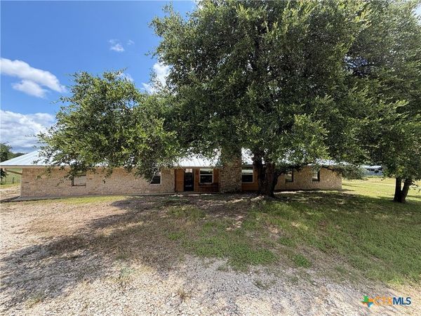 1378 County Road 1045 , Lampasas, TX 76550